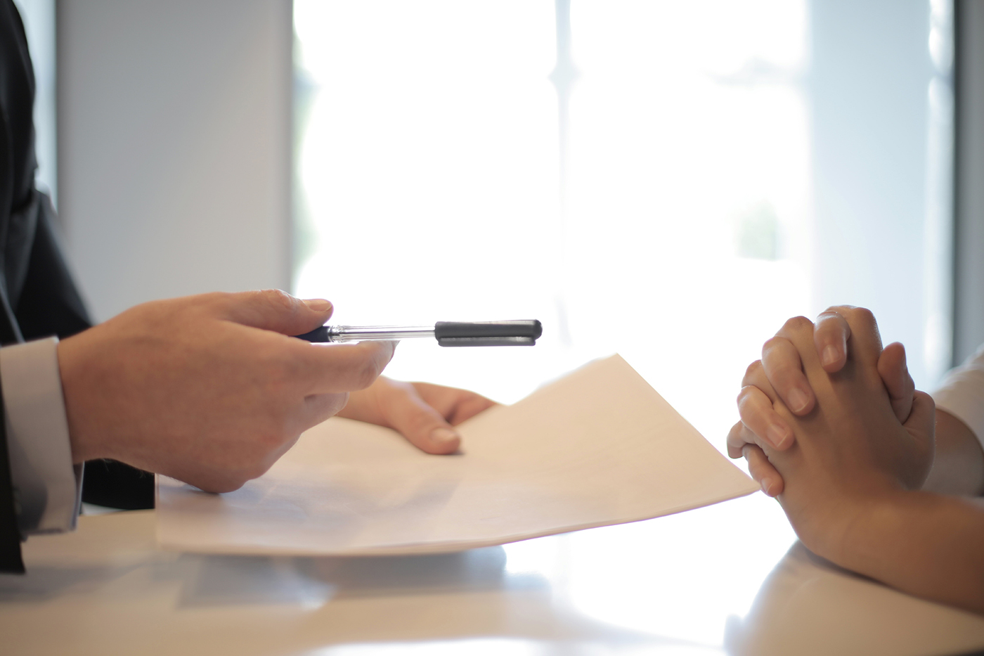 Mag een energieleverancier eenzijdig je vaste contract opzeggen? 