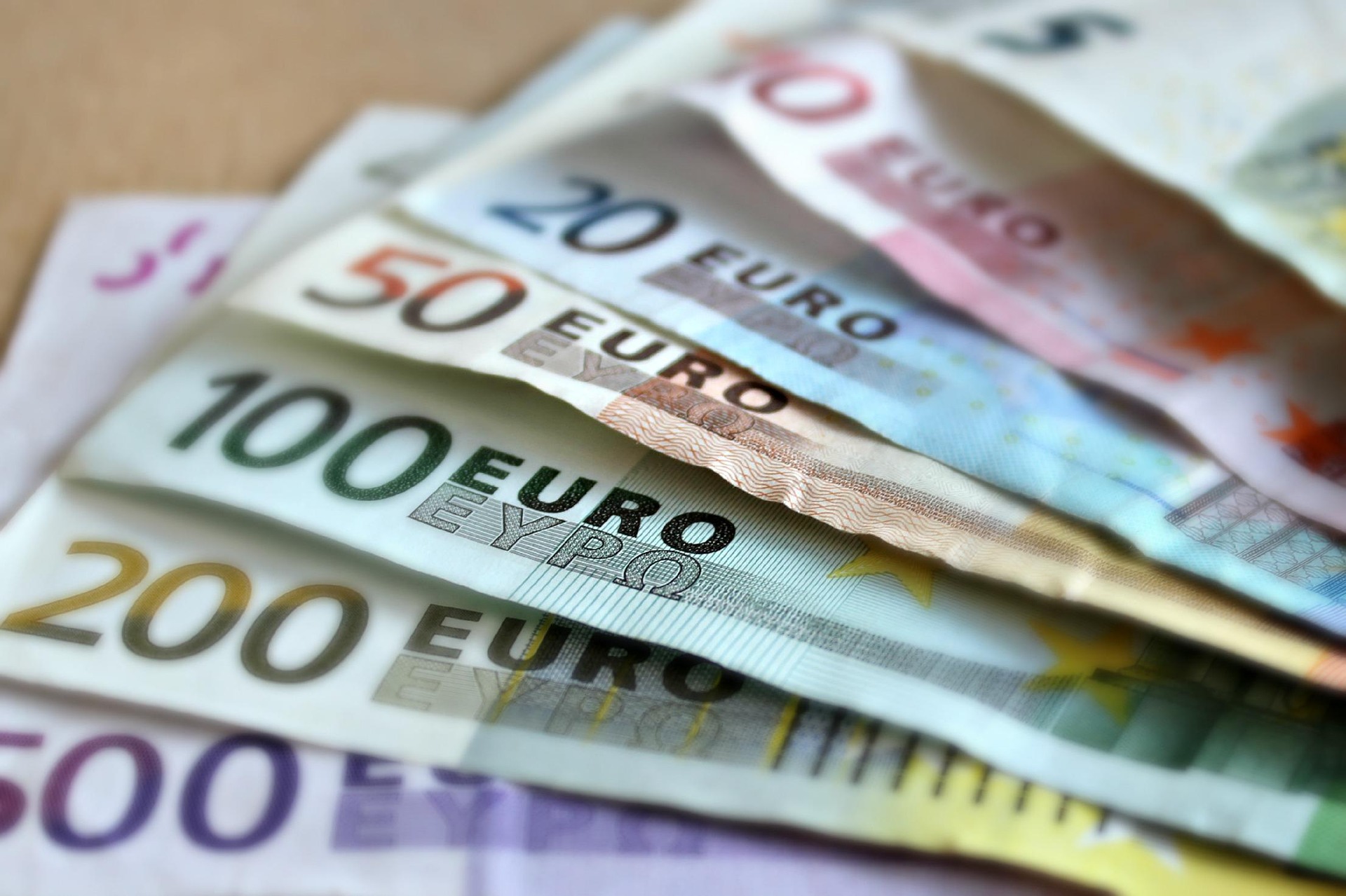 Nieuwe energieprijzen duiken onder het prijsplafond