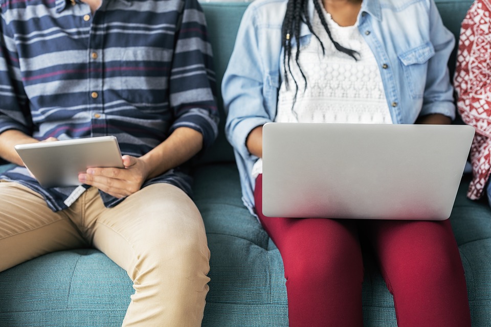 Steeds meer bellen en TV-kijken via internet